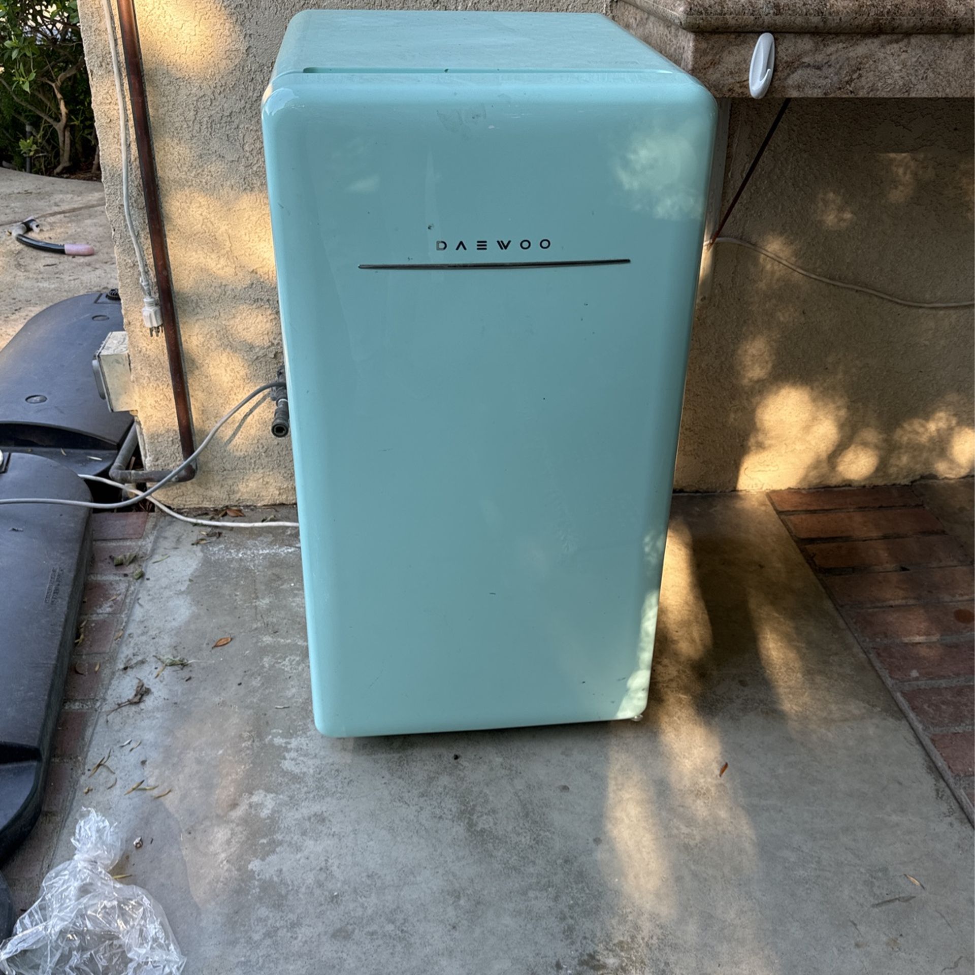 Retro Daewoo Small Refrigerator Mini Fridge