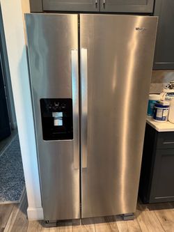 Refrigerator Whirlpool 21 cu. ft.