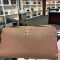 Prada Zippy Wallet , Good Pre Owned Conditions 
