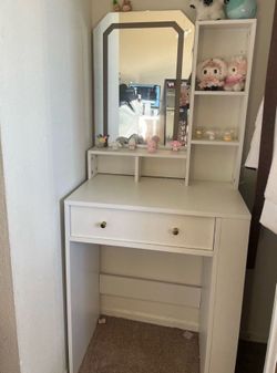 Vanity desk