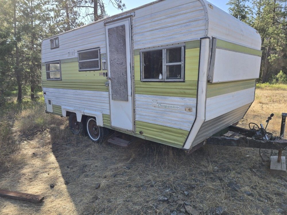 23' 1975 Kit Companion Camper Trailer
