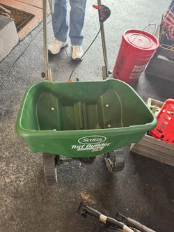 Large Scott’s Lawn Spreader