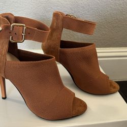 Brandnew Beautiful Brown Heels Retail Value $169.99 + Tax 