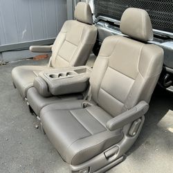 2016 Honda Odyssey Middle Seats Leather.  Square body Swap 