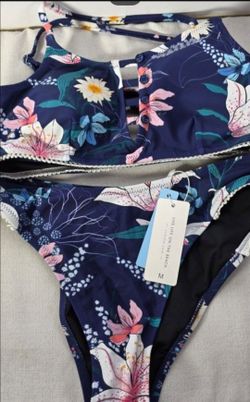 Women's NEW Floral Two Piece Swimwear / Bathing Suit - Size Medium.