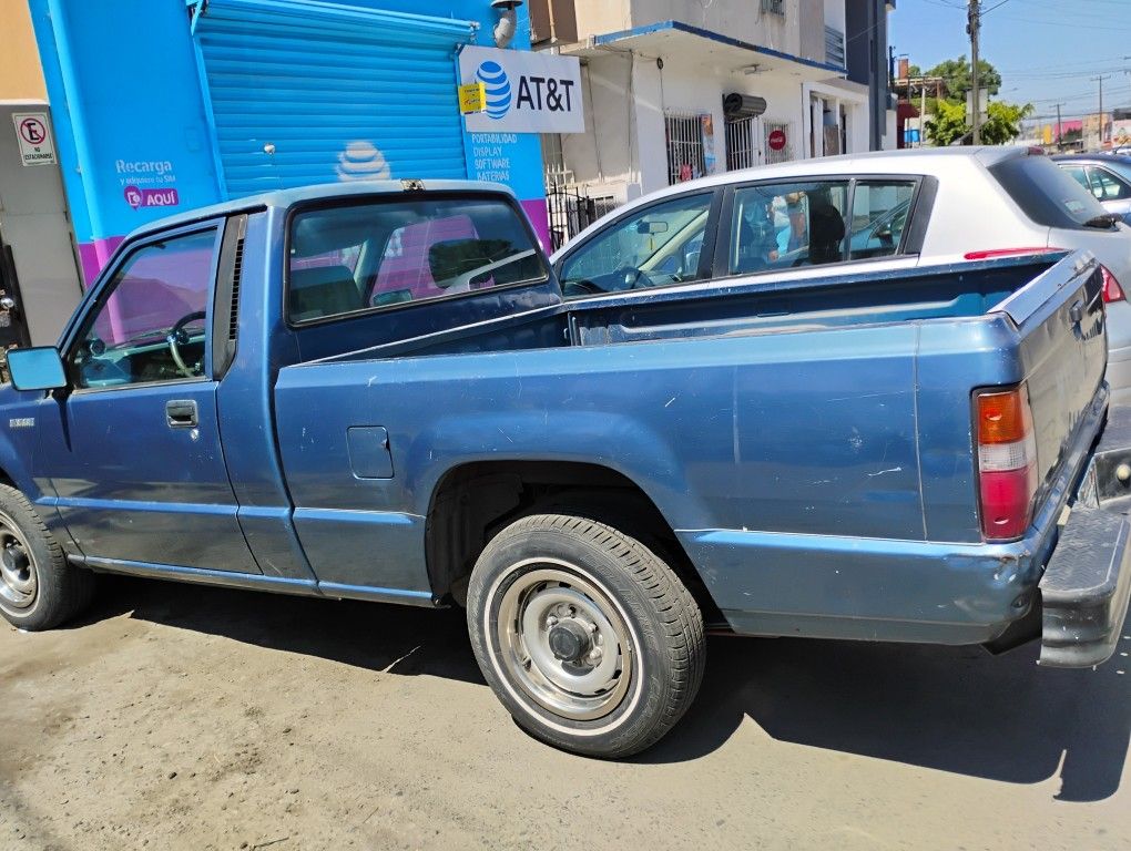 Mitsubishi Mighty Max 2090