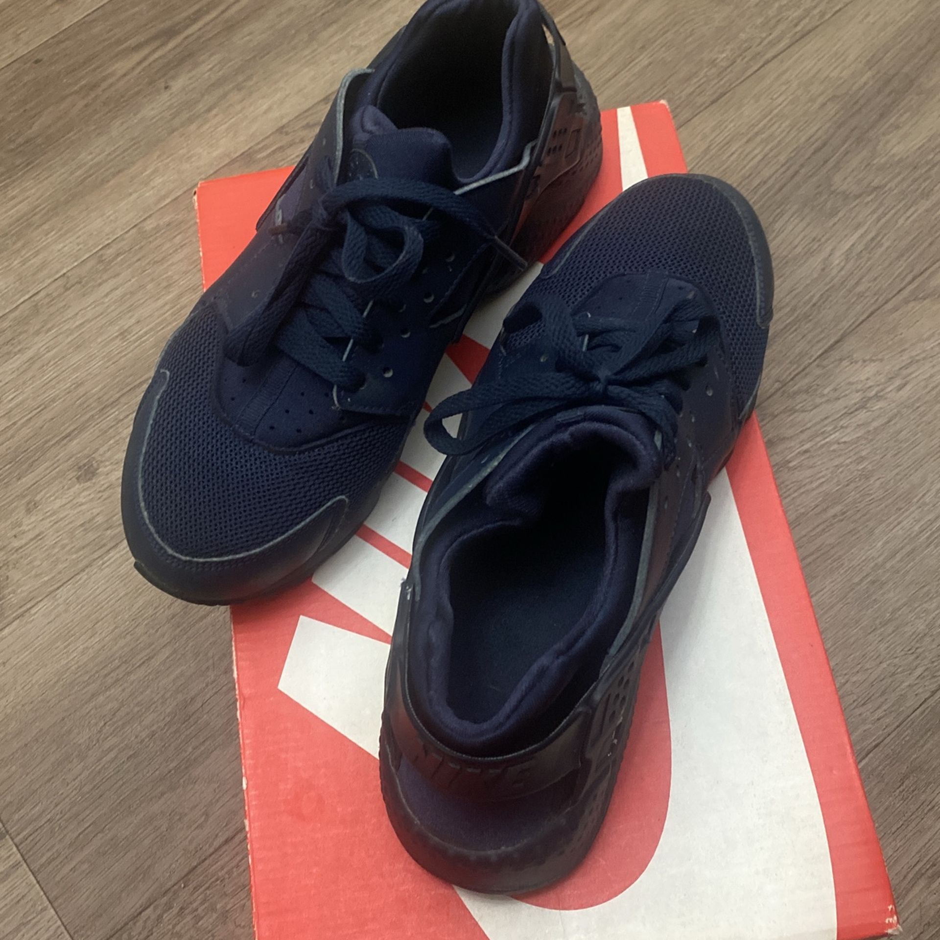 Navy Blue Nike Huarache Run