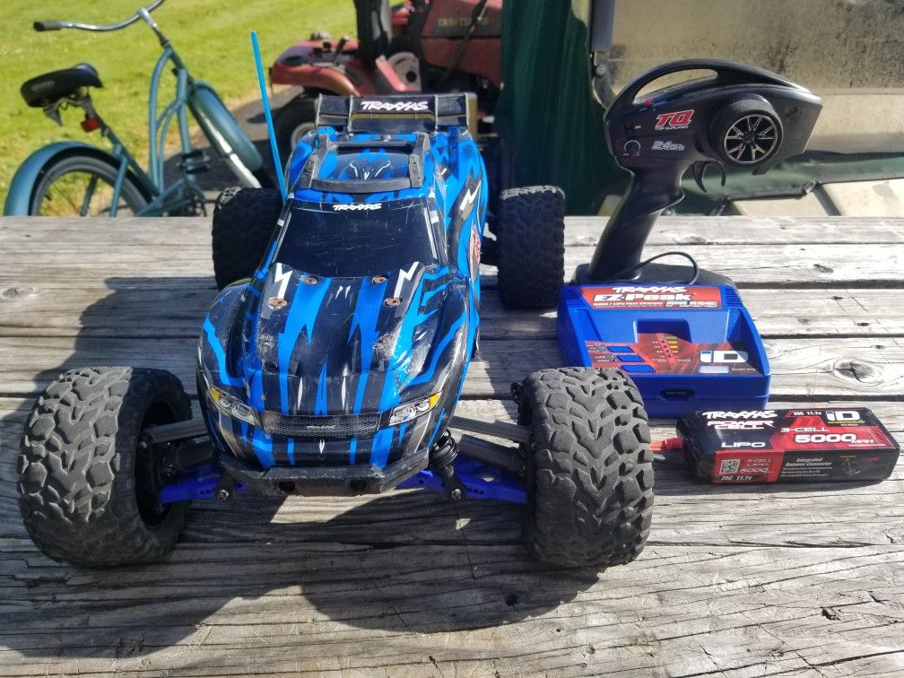 Traxxas Rustler 4X4 1/10 Scale 