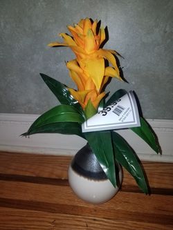 Art Decor New. Flower pot 12". $40 worth