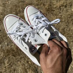 Converse white low chuck Taylor Sz7.5M /9W