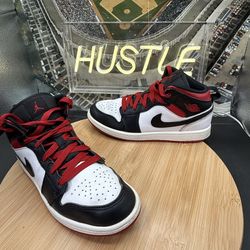 Nike Air Jordan 1 Mid Youth Size 3Y Kids Black/Red/White