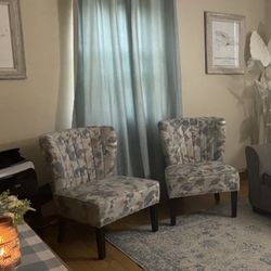 Accent Chairs 