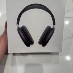 black apple airpod maxes