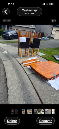Freeee hightop small table and four chairs