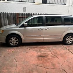 2012 Chrysler Town & Country