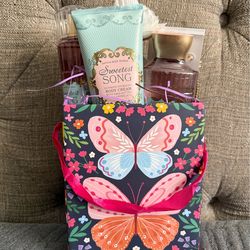 ✨Bath & Body Works✨Gift Set- Mother’s Day, Graduation, Birthday, Anniversary- hair clip & earrings