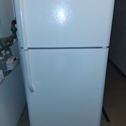 Frigidaire 18.2-cu. ft. Top-freezer Refrigerator (White) Model #LFHT1817LW4