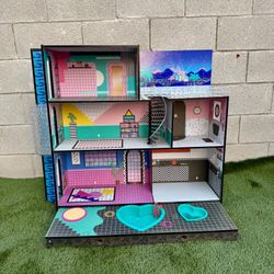 LOL OMG Beach Dollhouse 