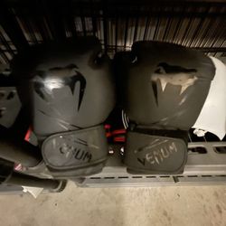 Boxing Gloves 