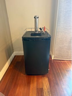 Edgestar Dual Tap Kegerator For Sale