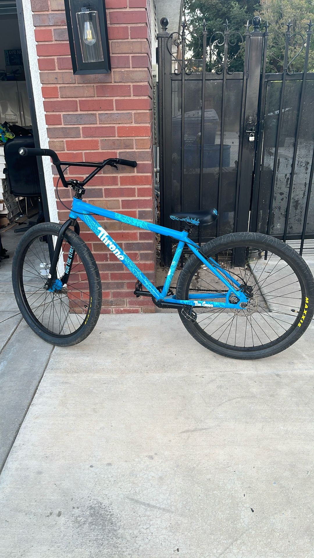 Throne Cookies Bike Negotiable
