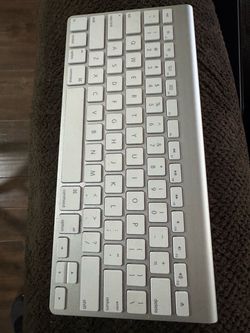 Apple A1314 Wireless Bluetooth Keyboard in good condition