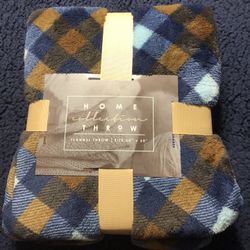 NWT SOFT Flannel Plaid Throw