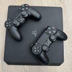 Playstation 4 PS4 Slim 500GB w/ 2 controllers