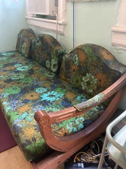 Charming vintage day couch