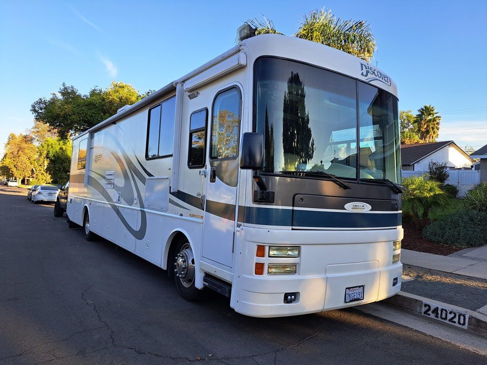 2001 Fleetwood Discovery 37U