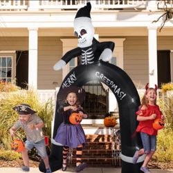 Halloween Creepmas Inflatable - 10Ft