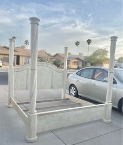 Gorgeous High End Bernhardt Whitewashed King Four Poster Bed Frame