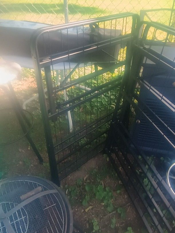 2 Of Them Metal Twins Size Bed Frames New They Are $60 Each