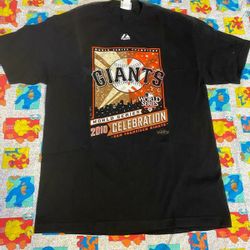 Giant T-shirt 