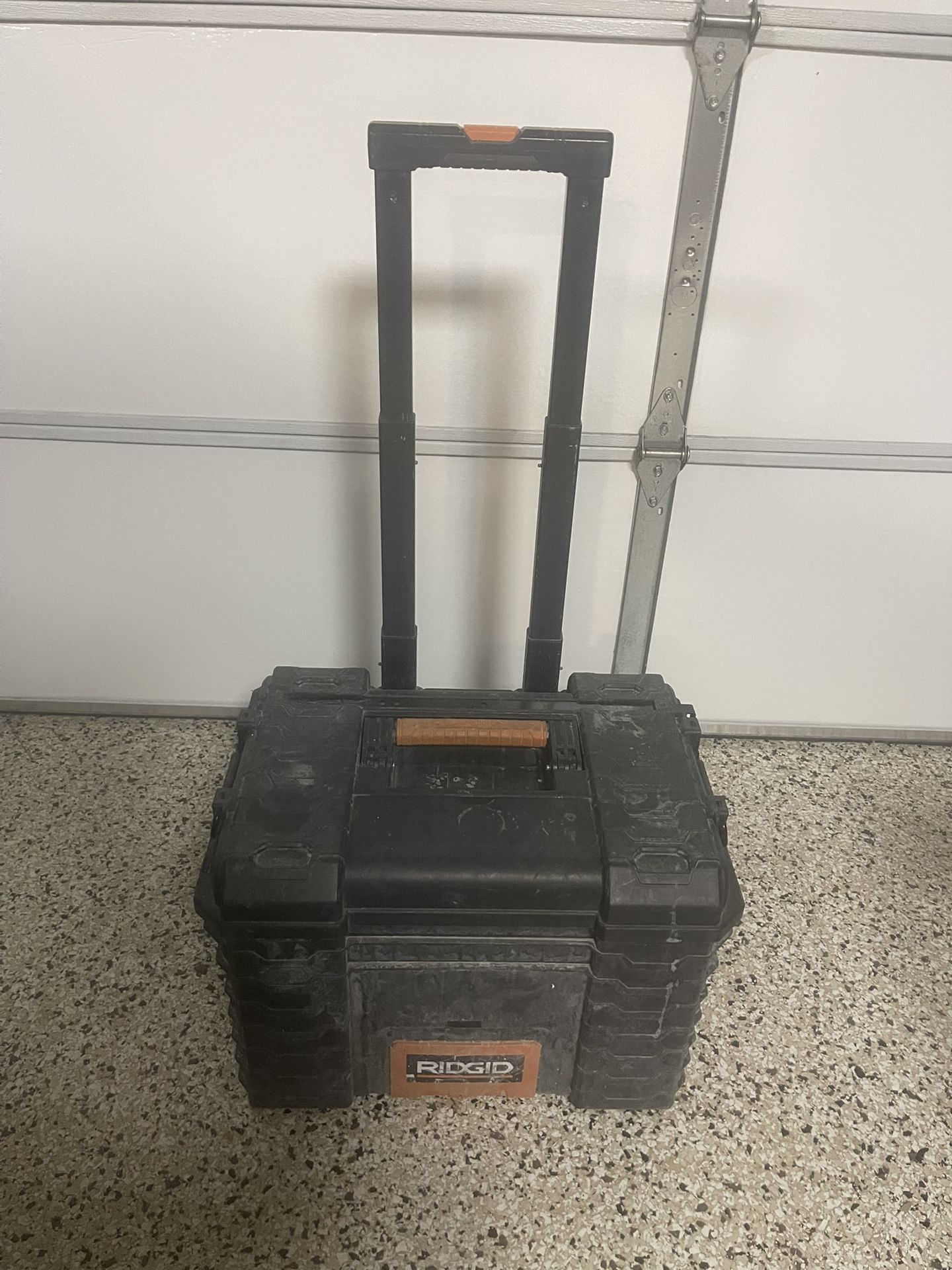 Rigid Rolling Tool Box