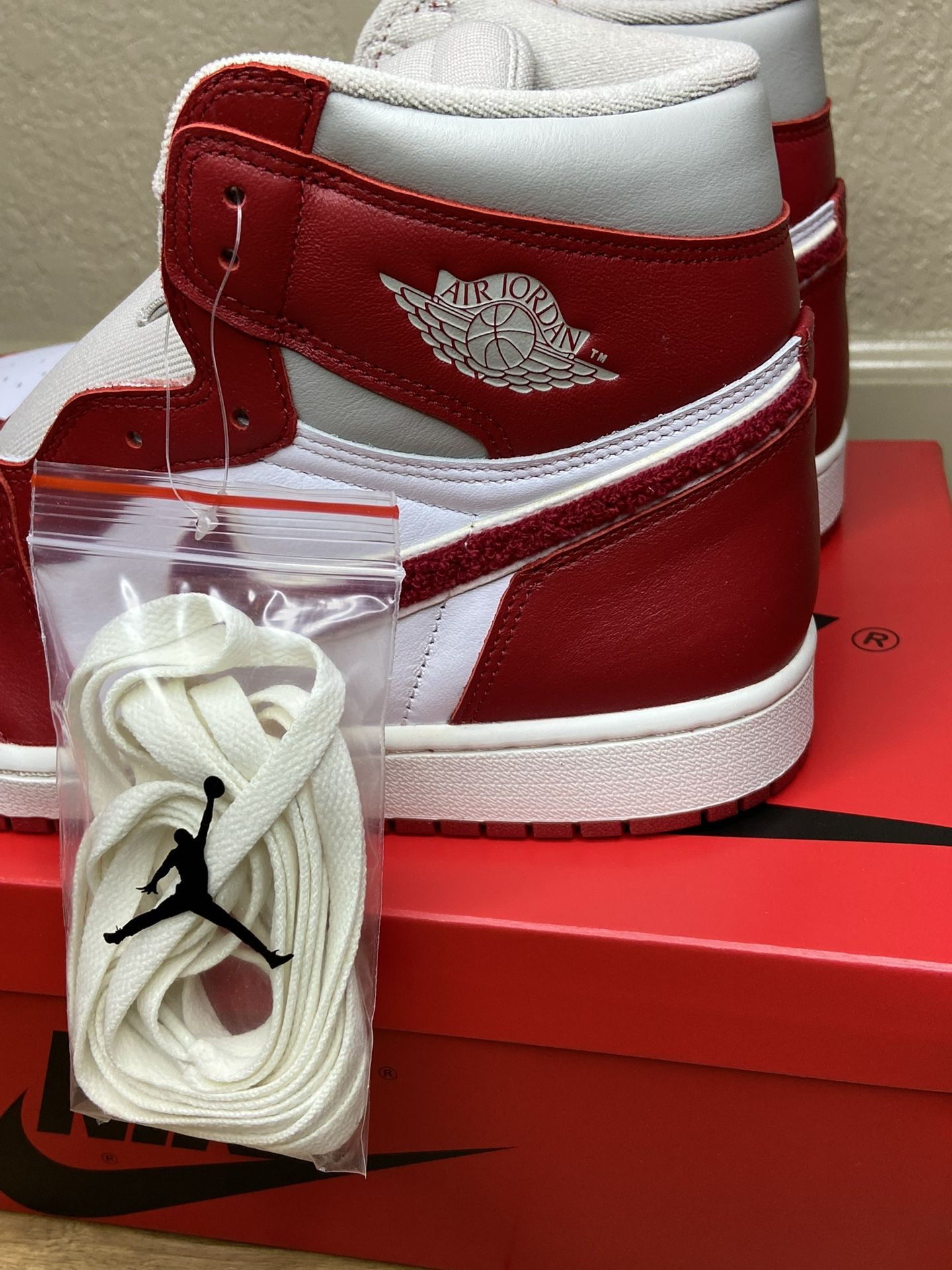 Air Jordan Retro 1 High OG Newstalgia Chenille