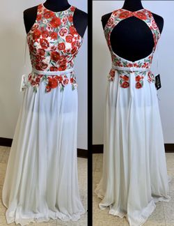 New With Tags Size Medium Formal Dress $155