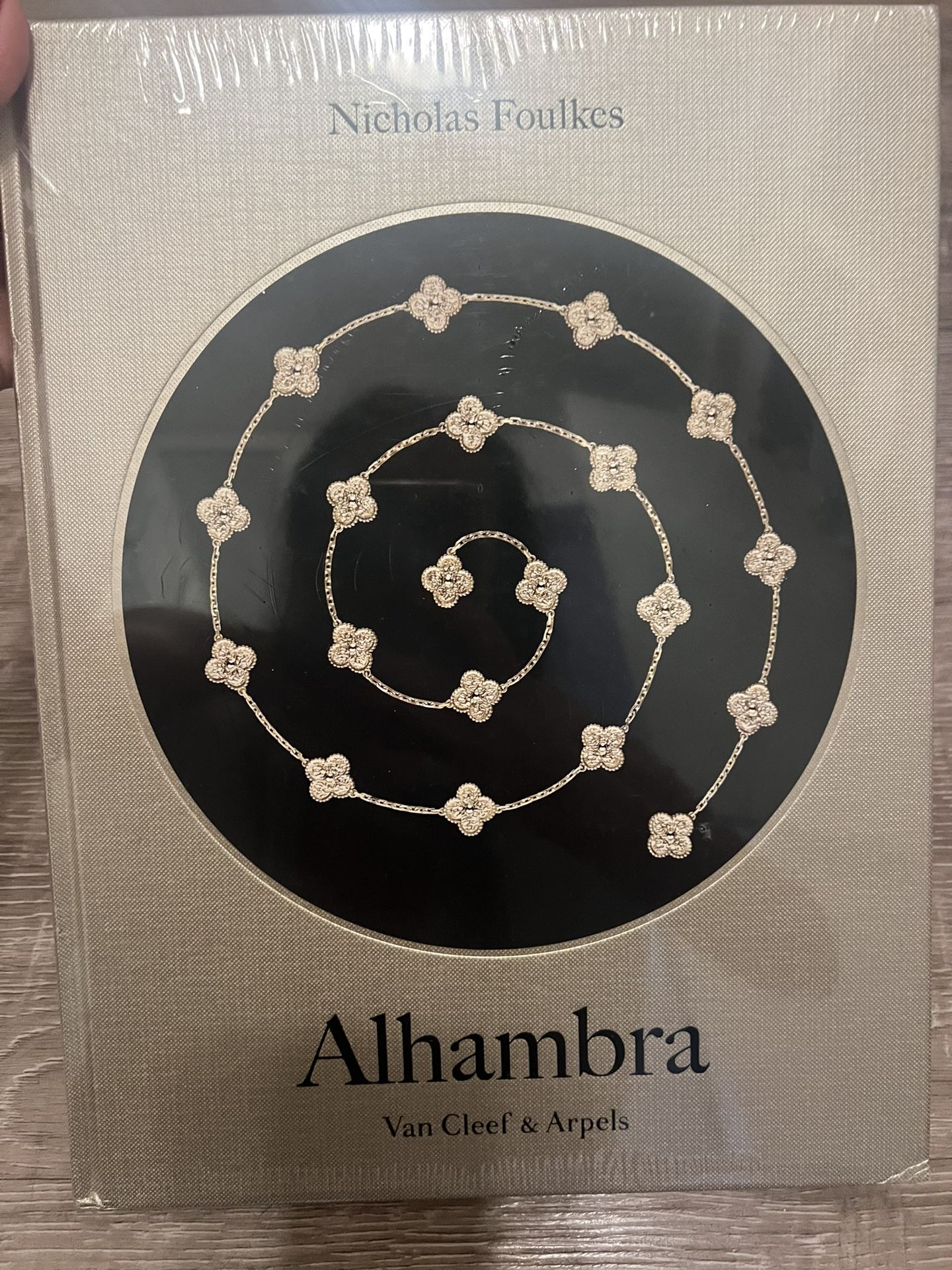 Van Cleef & Arpels : Alhambra 本　BOOK Van Cleef & Arpels Alhambra Table Book