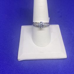 14KT White Gold Ring 