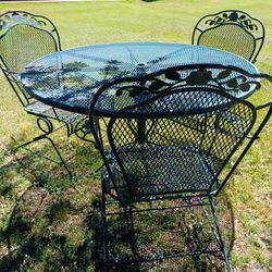 Gorgeous Outdoor Patio Furniture Set w/ 3 Rocking Chairs!
