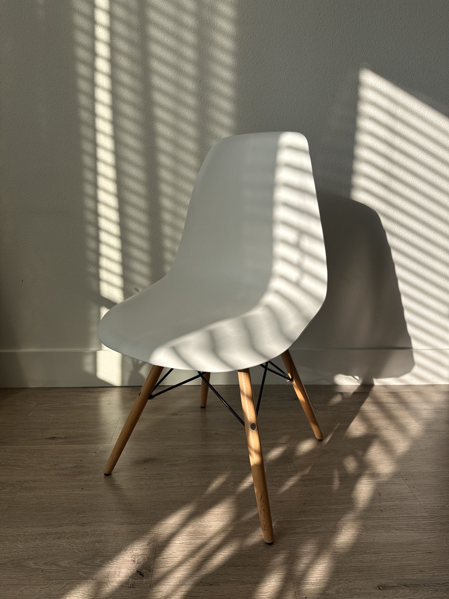 White Table Chair with Wooden Legs