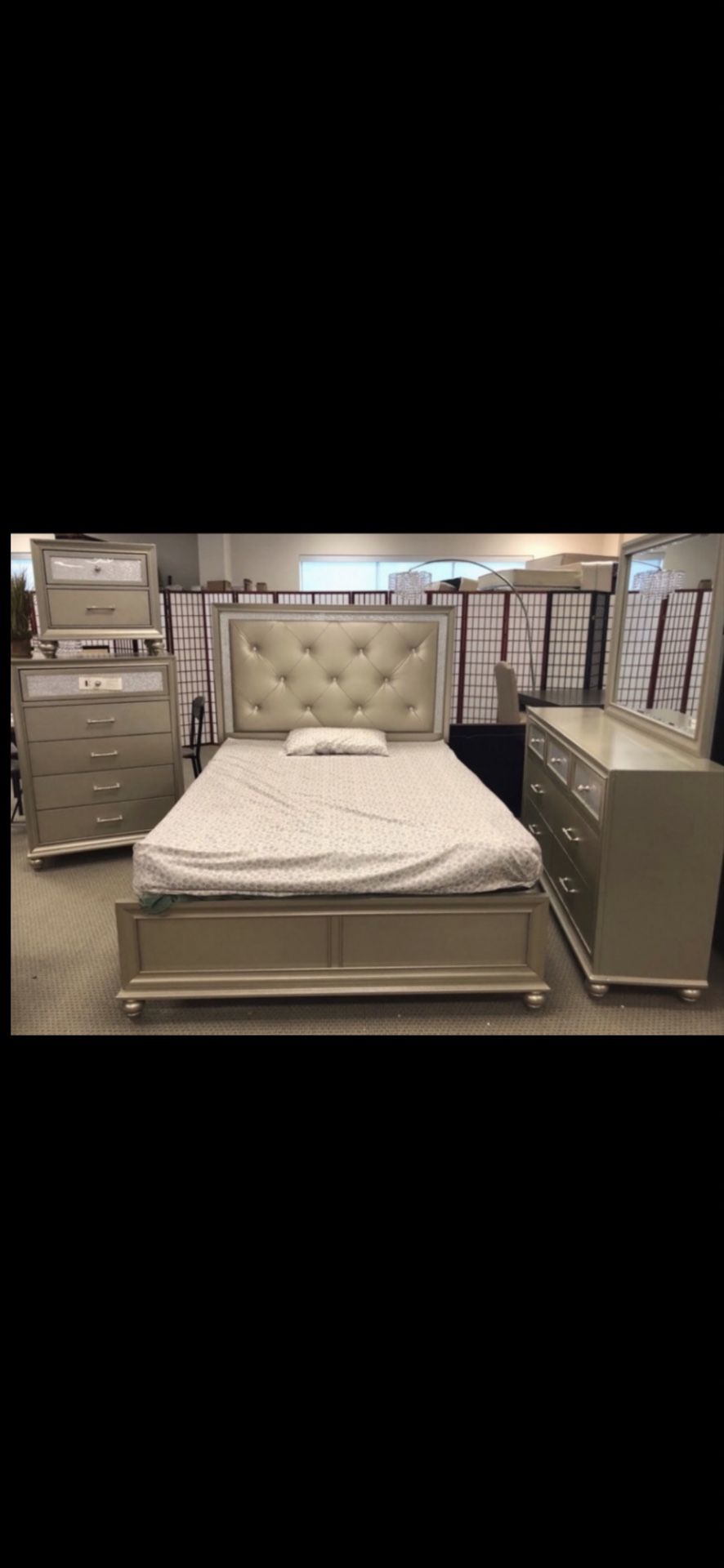 ⭐️Queen Bedroom St