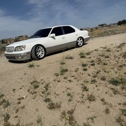 2000 Lexus LS 400