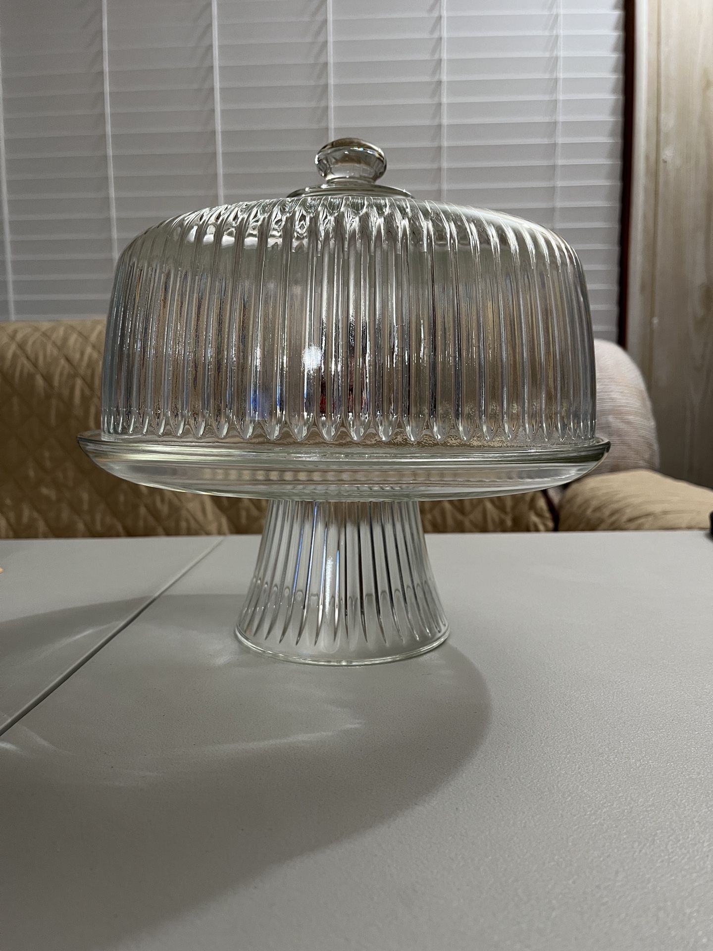 Cake plate with dome cover