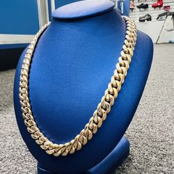 Woman’s Choker 18inch 10k Gold Cuban Link 