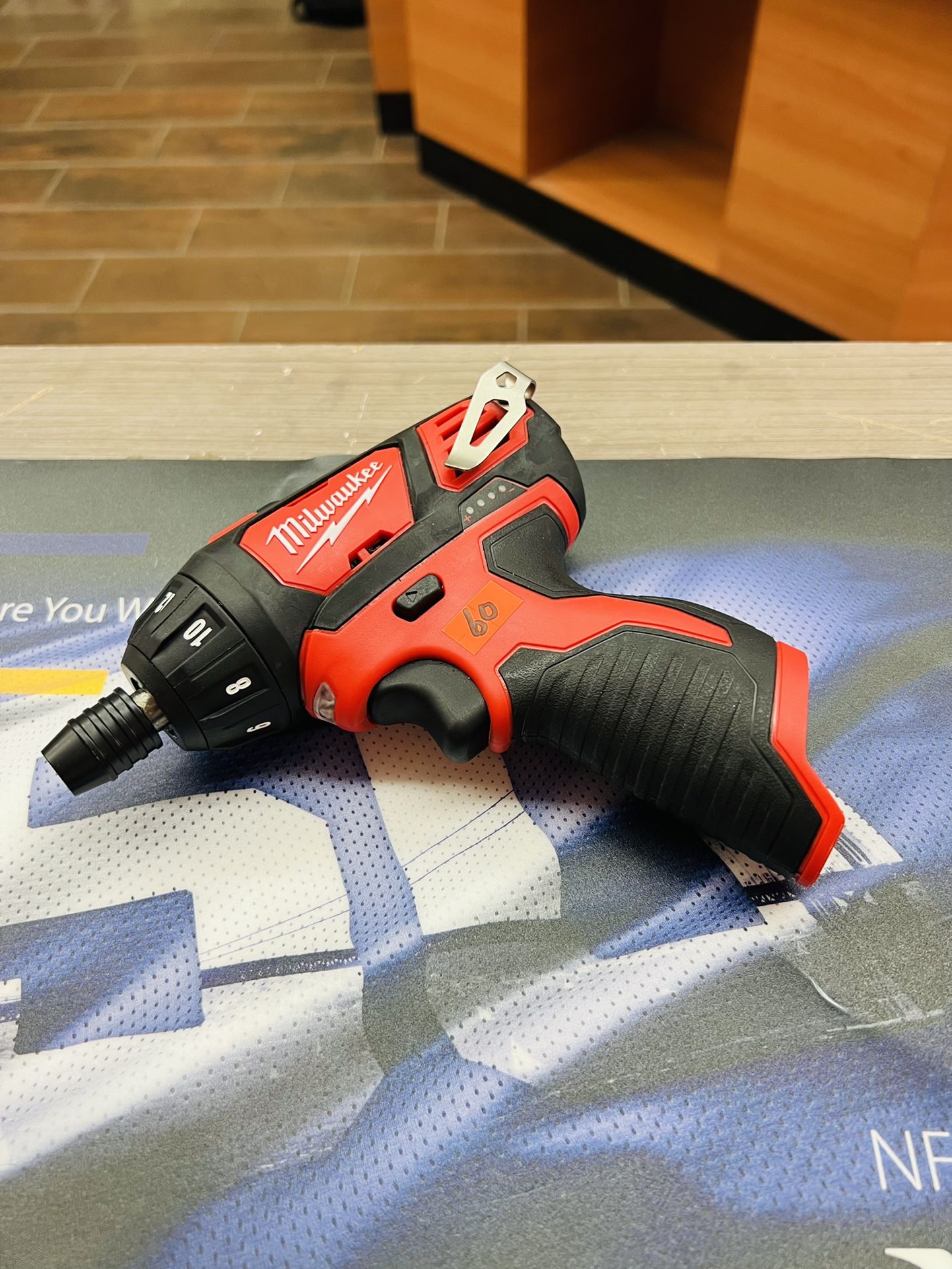 Milwaukee M12 12V Lithium Ion Cordless 1/4 Hex Screwdriver