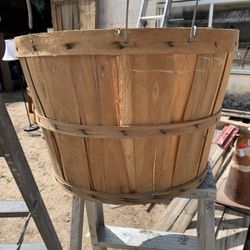 Vintage bushel basket 18’x12’x15’