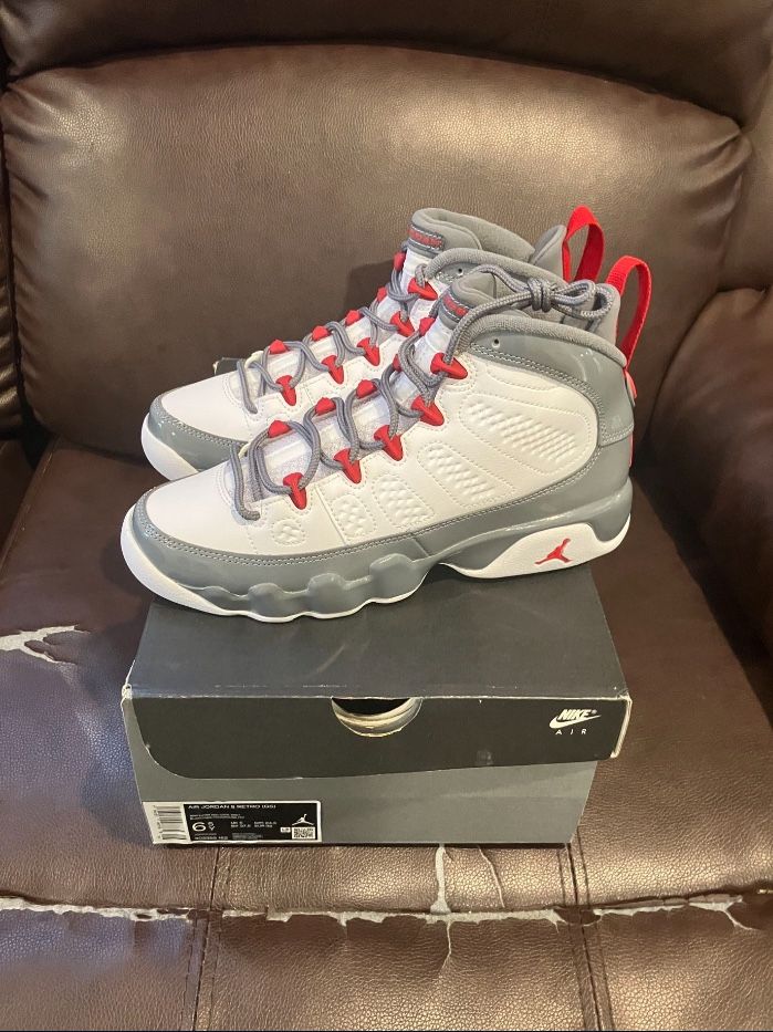 Nike Air Jordan 9 Retro Fire Red Size 6.5Y 8W