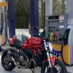 2015 Ducati Monster 821