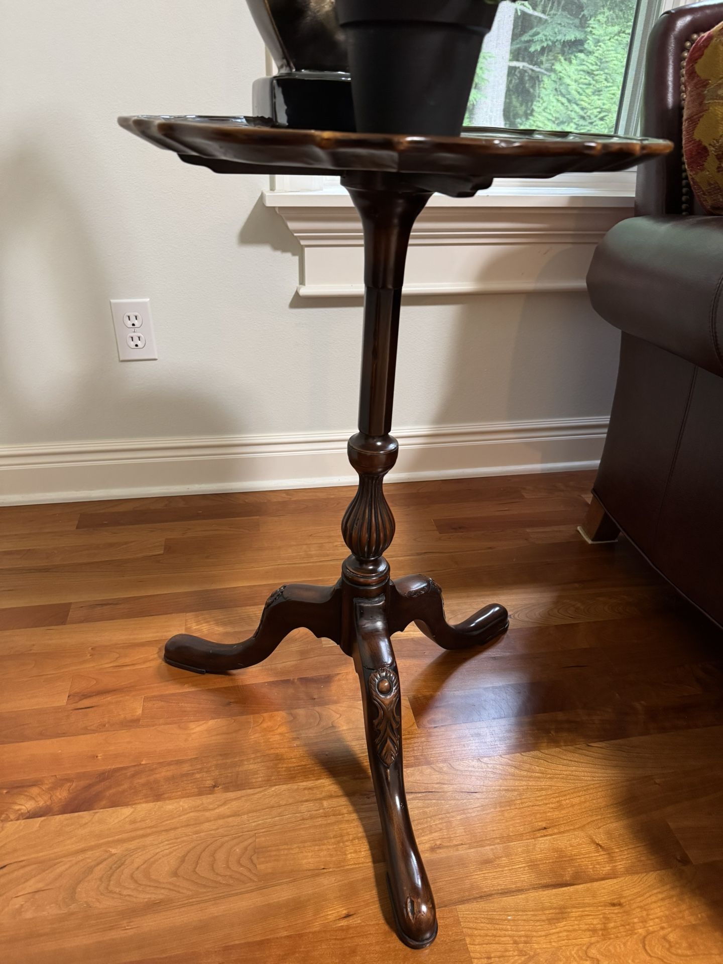 Round Side Table Set